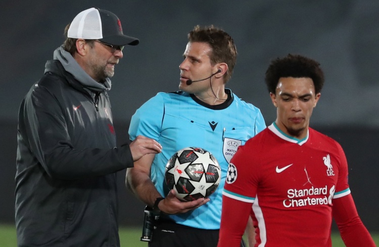 皇马齐达内战术得手轻取塞维利亚（齐达内战术奏效 皇马轻松击败塞维利亚）