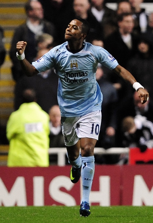 NBA：勇士险胜小牛 库里关键三分救主（NBA：库里献关键三分定胜局 勇士险胜小牛）