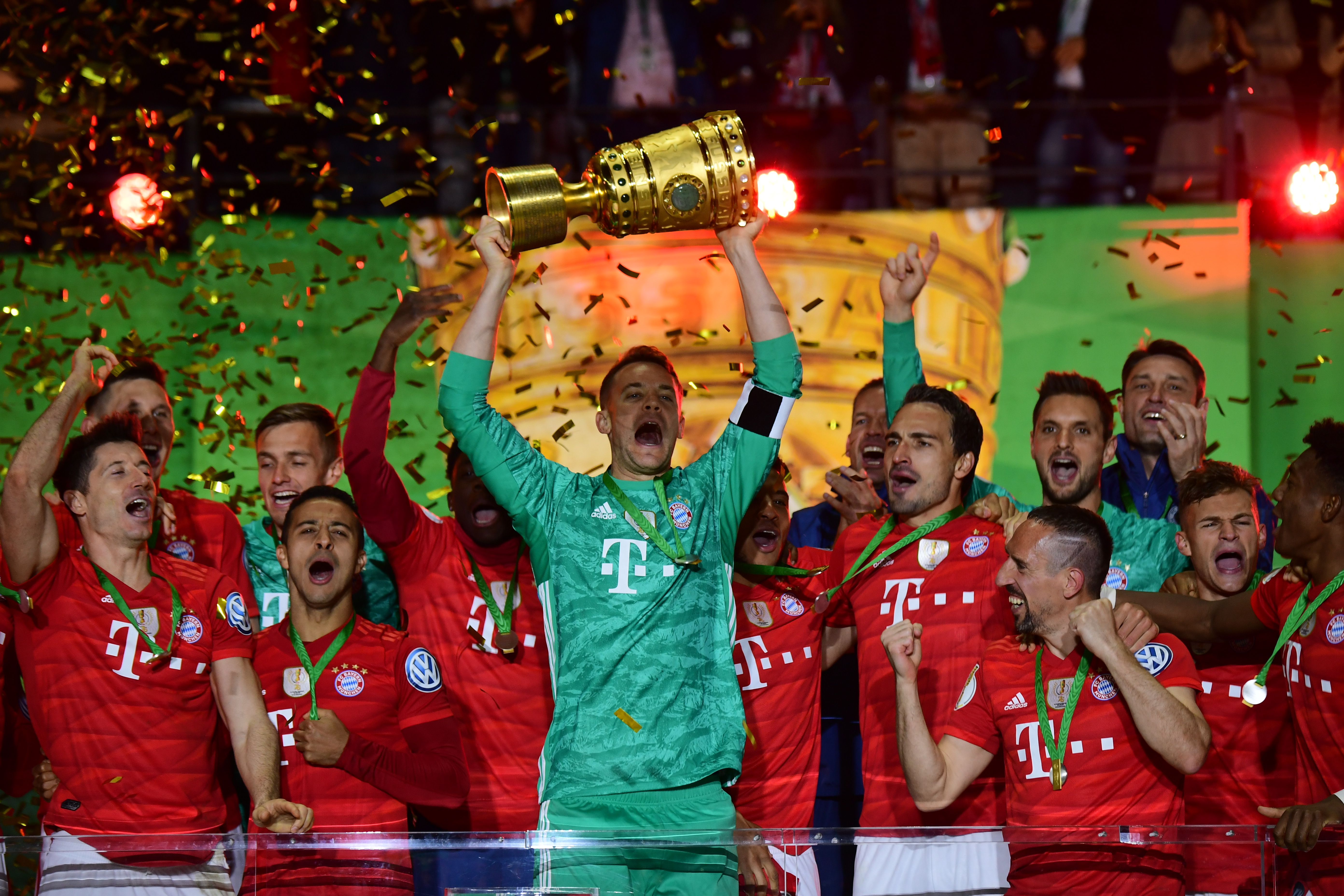 姆巴佩妙传卡马文加破门！皇马客场2-0领先毕巴，中场前关键进球打懵对手（半场前关键一击！姆巴佩送妙传卡马文加破门，皇马客场2-0领先毕尔巴鄂）