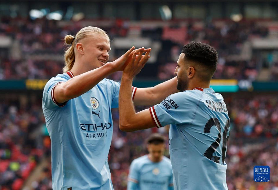 半场开香槟，兰德维尔以为自己稳了，没想到查里尔的输出还在后面！（半场提前庆祝，兰德维尔自认胜券在握，岂料查里尔后程火力更猛！）