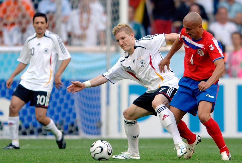 加纳国脚弗朗西斯已经在日本接受手术，之后将返回法国康复（加纳国脚弗朗西斯已在日本完成手术，将赴法国康复）