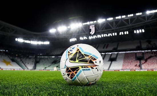 英媒：热刺领跑伊万-托尼的转会，球员愿意降低一半的薪水（英媒：热刺在伊万托尼转会争夺中占优，球员愿将薪资减半）