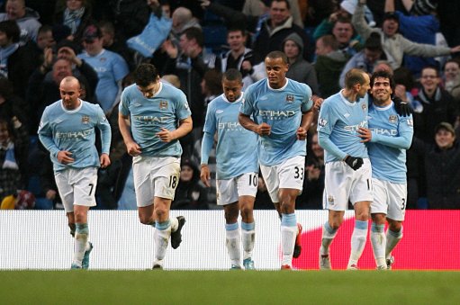 中超官方发2025赛季前四排名走势图：榜首共12次易主（中超官方公布2025赛季前四走势：榜首位置12次更替）