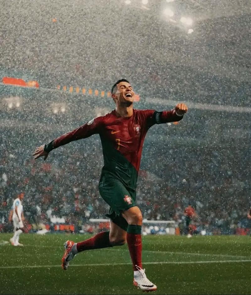 天空：利物浦正领跑格伊争夺战，其次便是拜仁的关注（天空：利物浦领跑格伊争夺战，拜仁紧随其后）