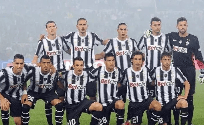 老将强硬打成2+1，全队振奋（老将强攻打成2+1，瞬间点燃全队士气）