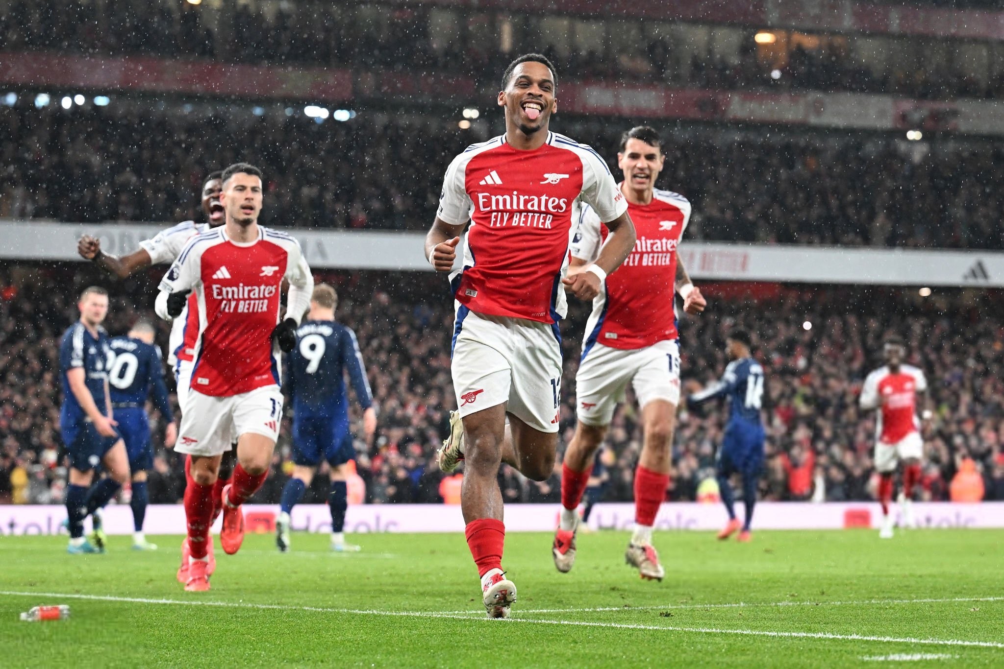 2025中国公路自行车职业联赛暨“环云南”公路自行车赛（楚雄站）燃情启程（2025中国公路自行车职业联赛暨“环云南”公路自行车赛楚雄站激情开赛）