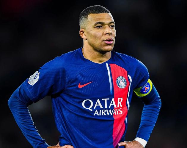 记者：职业联赛颁奖礼时隔6年恢复，拟于12月12日在上海举行（记者：职业联赛颁奖典礼暌违六年将回归，计划12月12日于上海举办）