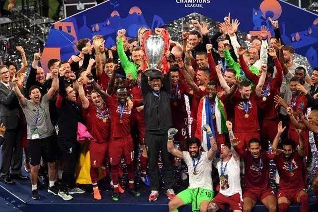 西媒：尤文、法兰克福以及斯图加特询价皇社中场苏契奇（西班牙媒体：尤文图斯、法兰克福与斯图加特已询问皇社中场苏契奇的报价）