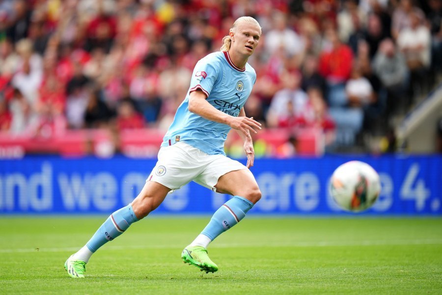 德甲战报：伯克特双响，卡明斯基闪击，法兰克福4-3险胜科隆（德甲焦点战：伯克特梅开二度，卡明斯基闪电破门，法兰克福4-3险胜科隆）